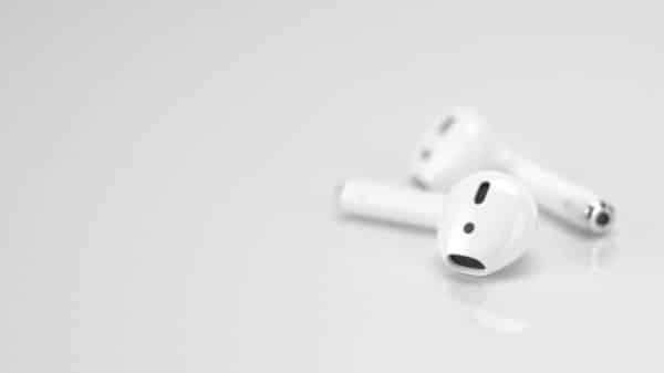 apple airpods music